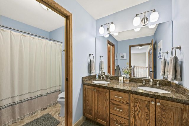 S89W31671 Cooper PARKWAY, Mukwonago, WI 53149