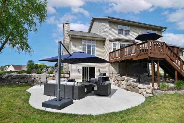 S89W31671 Cooper PARKWAY, Mukwonago, WI 53149