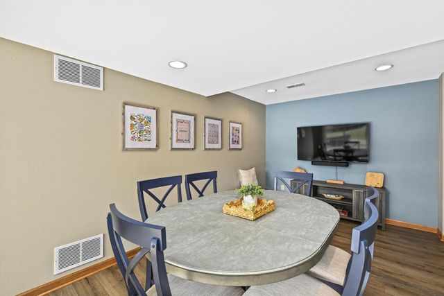 S89W31671 Cooper PARKWAY, Mukwonago, WI 53149