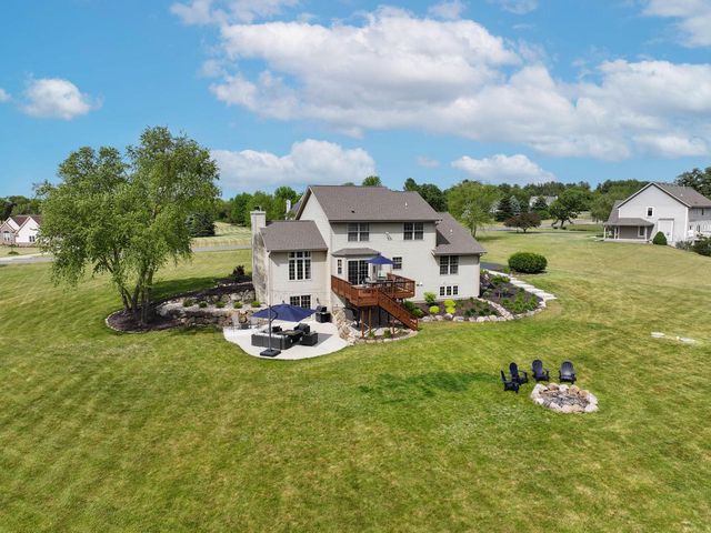 S89W31671 Cooper PARKWAY, Mukwonago, WI 53149