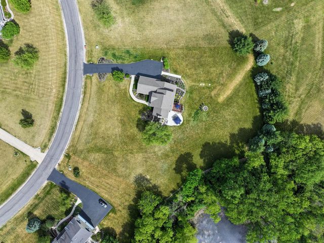 S89W31671 Cooper PARKWAY, Mukwonago, WI 53149