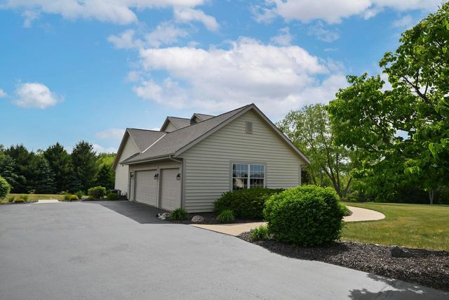 S89W31671 Cooper PARKWAY, Mukwonago, WI 53149
