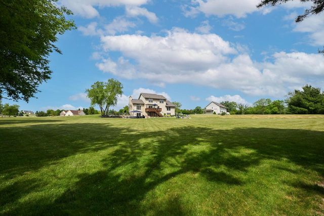 S89W31671 Cooper PARKWAY, Mukwonago, WI 53149