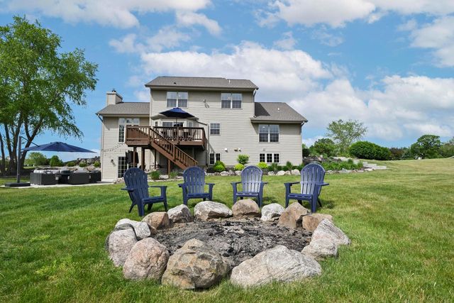 S89W31671 Cooper PARKWAY, Mukwonago, WI 53149