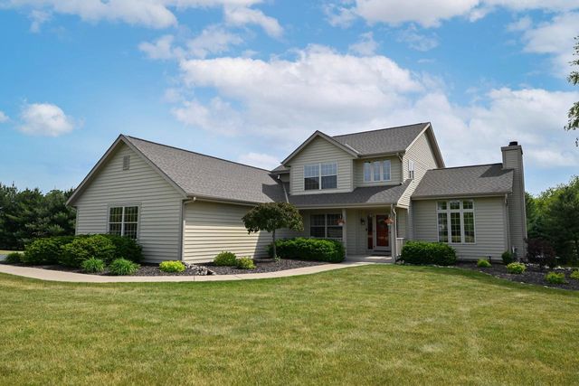 S89W31671 Cooper PARKWAY, Mukwonago, WI 53149