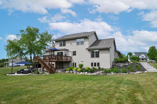 S89W31671 Cooper PARKWAY, Mukwonago, WI 53149