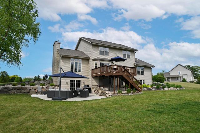 S89W31671 Cooper PARKWAY, Mukwonago, WI 53149