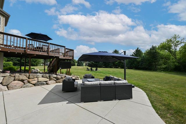 S89W31671 Cooper PARKWAY, Mukwonago, WI 53149