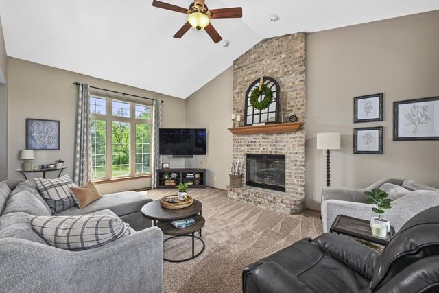 S89W31671 Cooper PARKWAY, Mukwonago, WI 53149