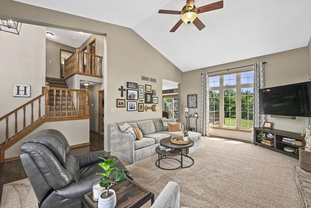 S89W31671 Cooper PARKWAY, Mukwonago, WI 53149