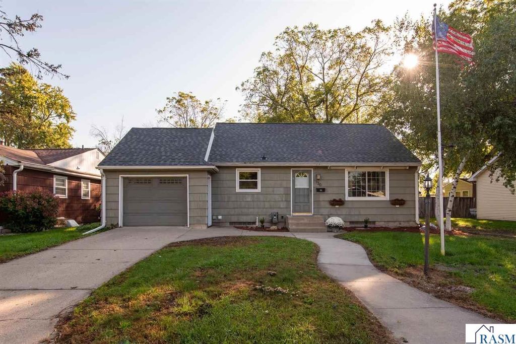 130 Dillon Avenue, Mankato, MN 56001