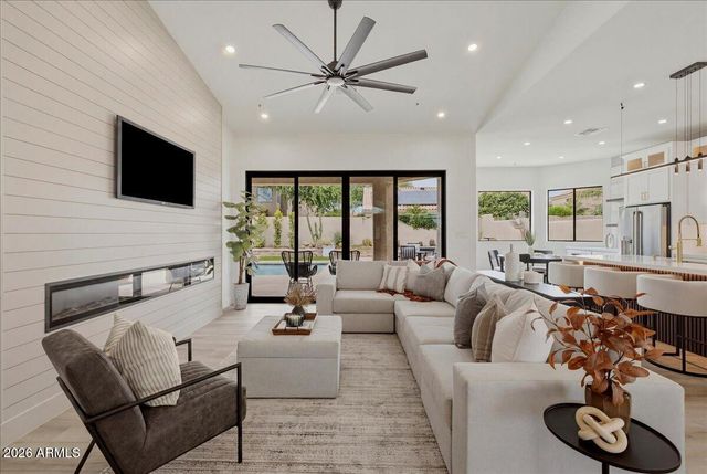 9034 E HELM Drive, Scottsdale, AZ 85260