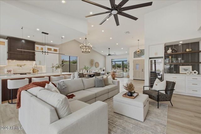 9034 E HELM Drive, Scottsdale, AZ 85260