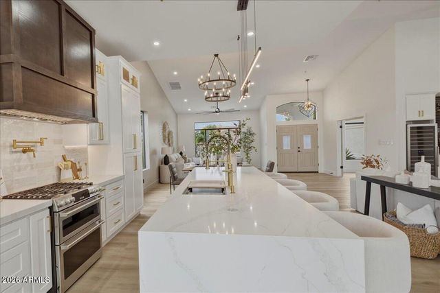 9034 E HELM Drive, Scottsdale, AZ 85260