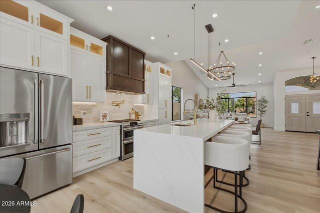 9034 E HELM Drive, Scottsdale, AZ 85260