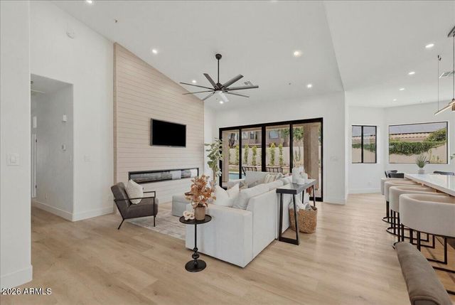 9034 E HELM Drive, Scottsdale, AZ 85260