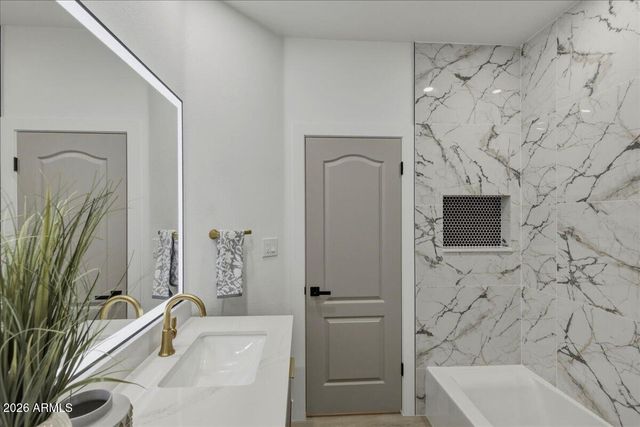 9034 E HELM Drive, Scottsdale, AZ 85260