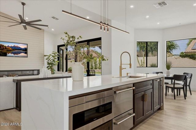 9034 E HELM Drive, Scottsdale, AZ 85260