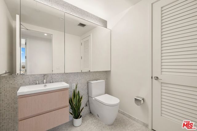 877 Francisco Street 1811, Los Angeles, CA 90017