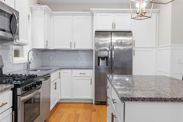 5 W Glen Lane, West Warwick, RI 02893