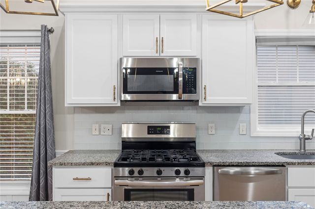 5 W Glen Lane, West Warwick, RI 02893