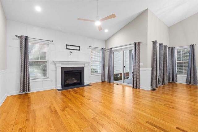 5 W Glen Lane, West Warwick, RI 02893