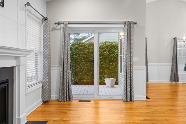 5 W Glen Lane, West Warwick, RI 02893