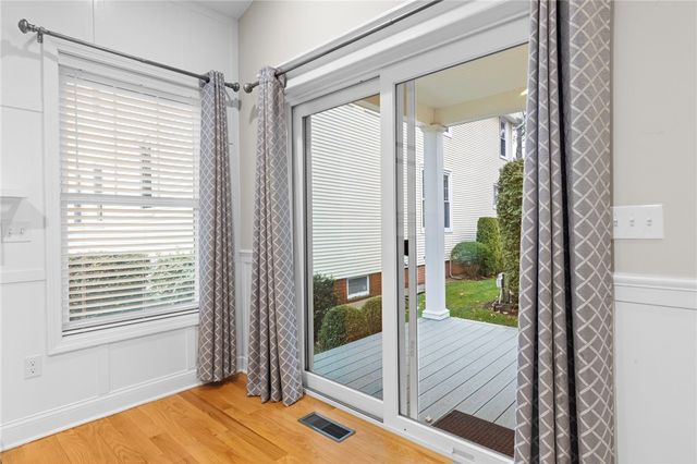 5 W Glen Lane, West Warwick, RI 02893