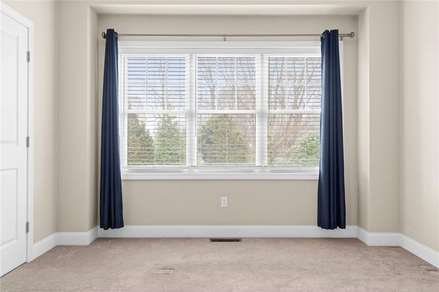 5 W Glen Lane, West Warwick, RI 02893