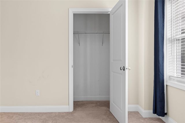 5 W Glen Lane, West Warwick, RI 02893