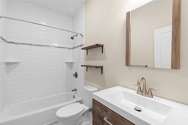 5 W Glen Lane, West Warwick, RI 02893