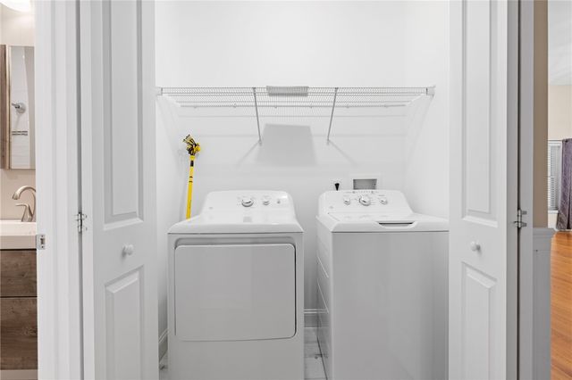 5 W Glen Lane, West Warwick, RI 02893