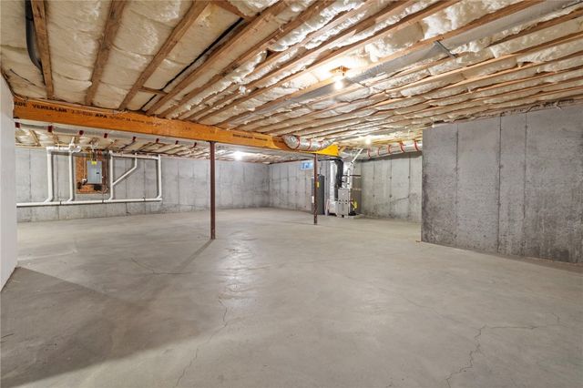 5 W Glen Lane, West Warwick, RI 02893