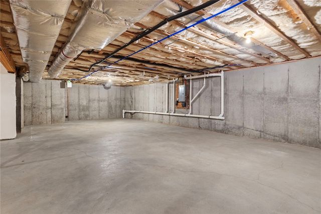 5 W Glen Lane, West Warwick, RI 02893