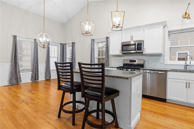 5 W Glen Lane, West Warwick, RI 02893