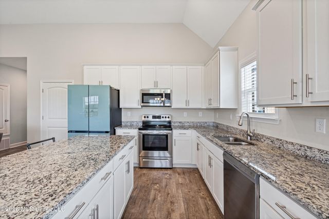 9073 S Lakeside Circle, Walls, MS 38680