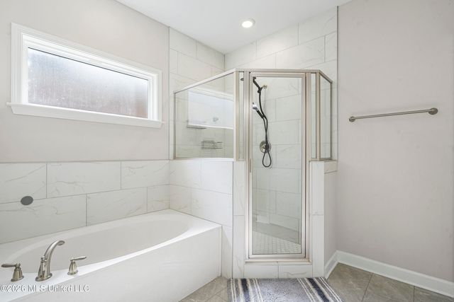 9073 S Lakeside Circle, Walls, MS 38680