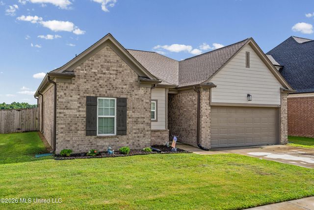 9073 S Lakeside Circle, Walls, MS 38680