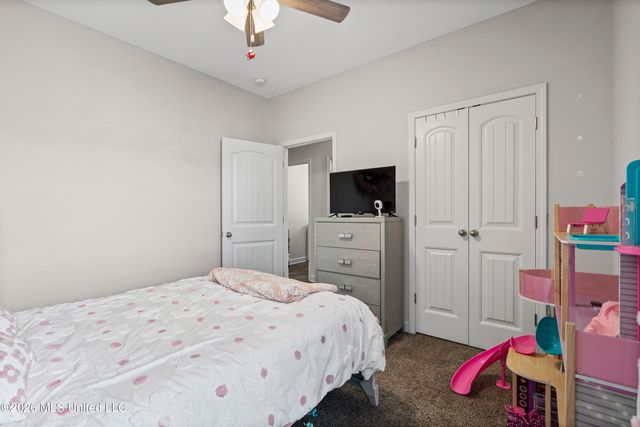9073 S Lakeside Circle, Walls, MS 38680