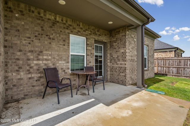 9073 S Lakeside Circle, Walls, MS 38680