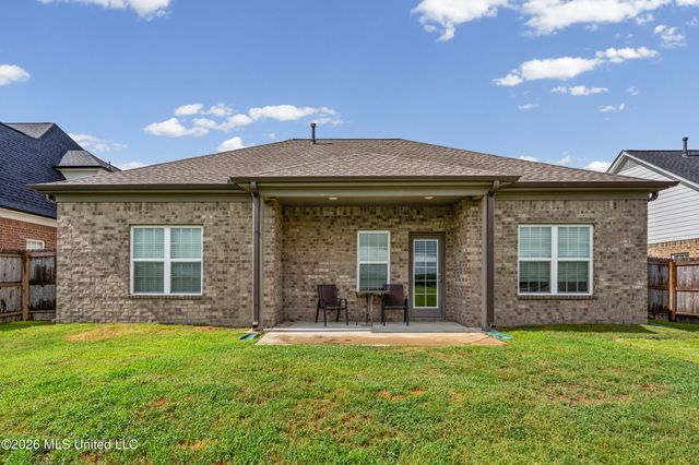 9073 S Lakeside Circle, Walls, MS 38680