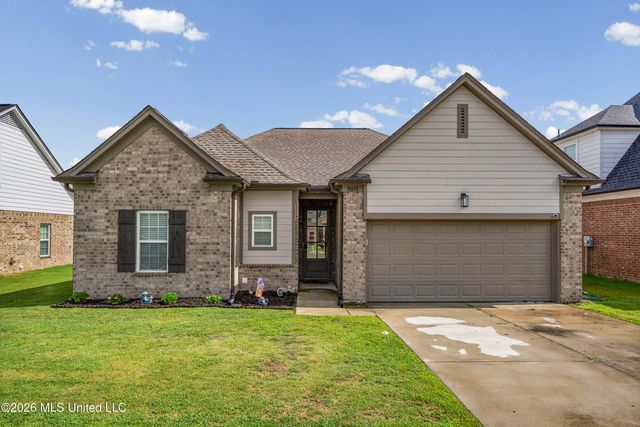 9073 S Lakeside Circle, Walls, MS 38680