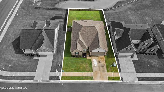 9073 S Lakeside Circle, Walls, MS 38680