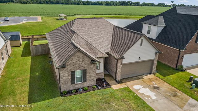 9073 S Lakeside Circle, Walls, MS 38680