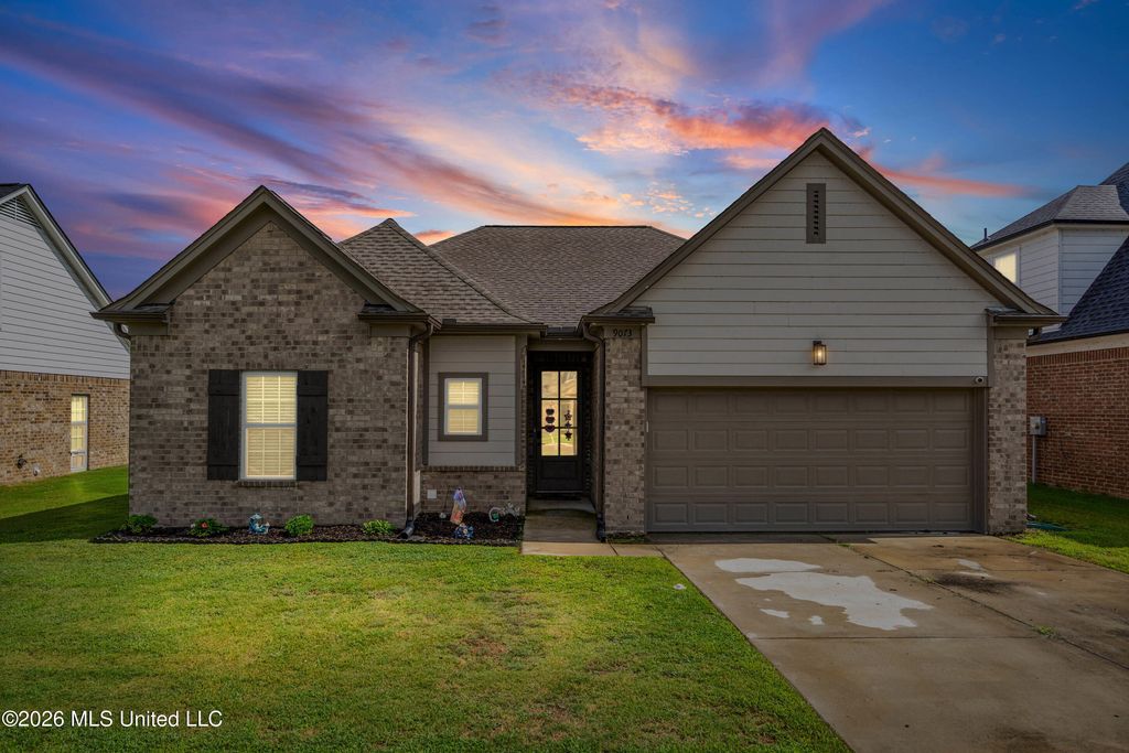 9073 S Lakeside Circle, Walls, MS 38680