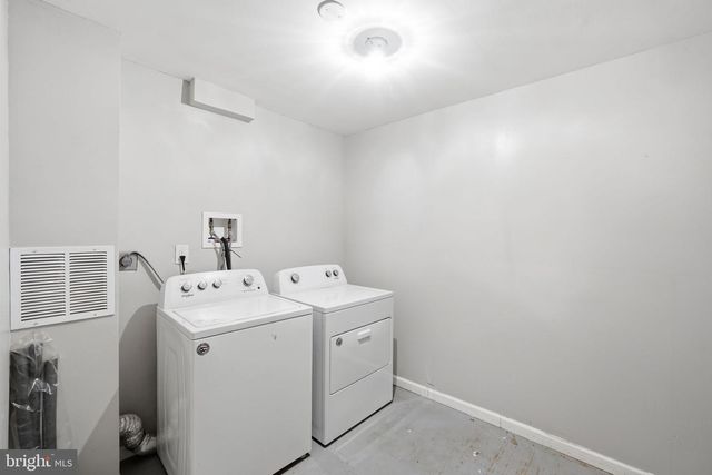 1102 BARNABY TER SE, Washington, DC 20032