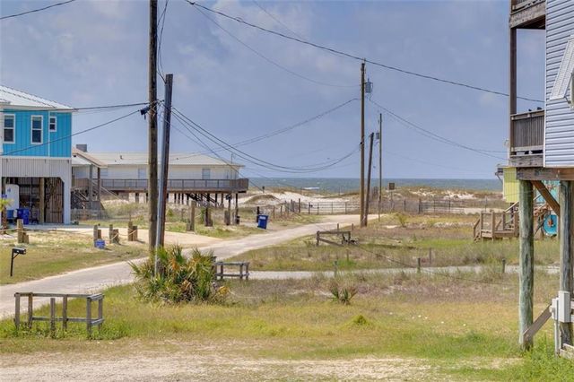 111 Ponce De Leon Court, Dauphin Island, AL 36528