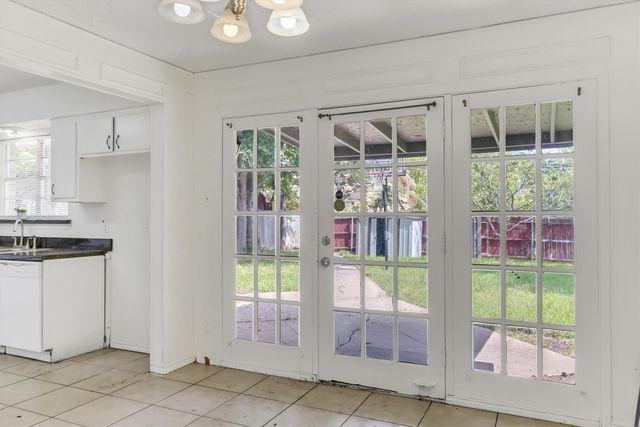 2007 E PARK ROW Drive, Arlington, TX 76010