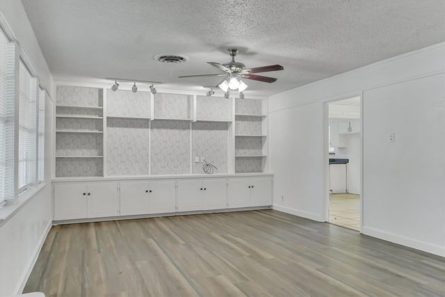 2007 E PARK ROW Drive, Arlington, TX 76010