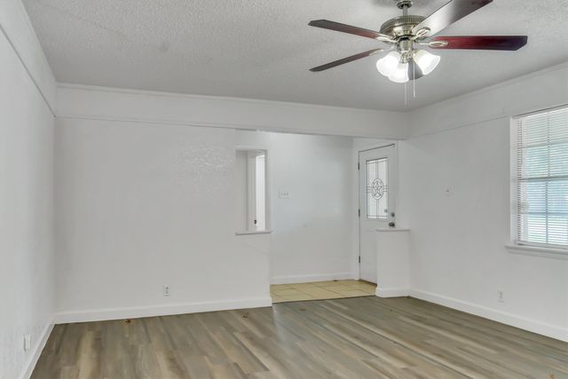 2007 E PARK ROW Drive, Arlington, TX 76010